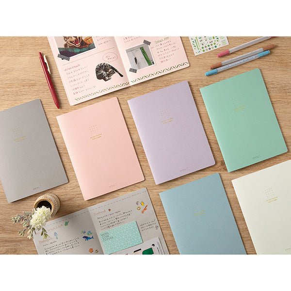 Midori Color Notebook - 5 mm Dot Grid - A5 - White - MIDORI 15272006 - IRO